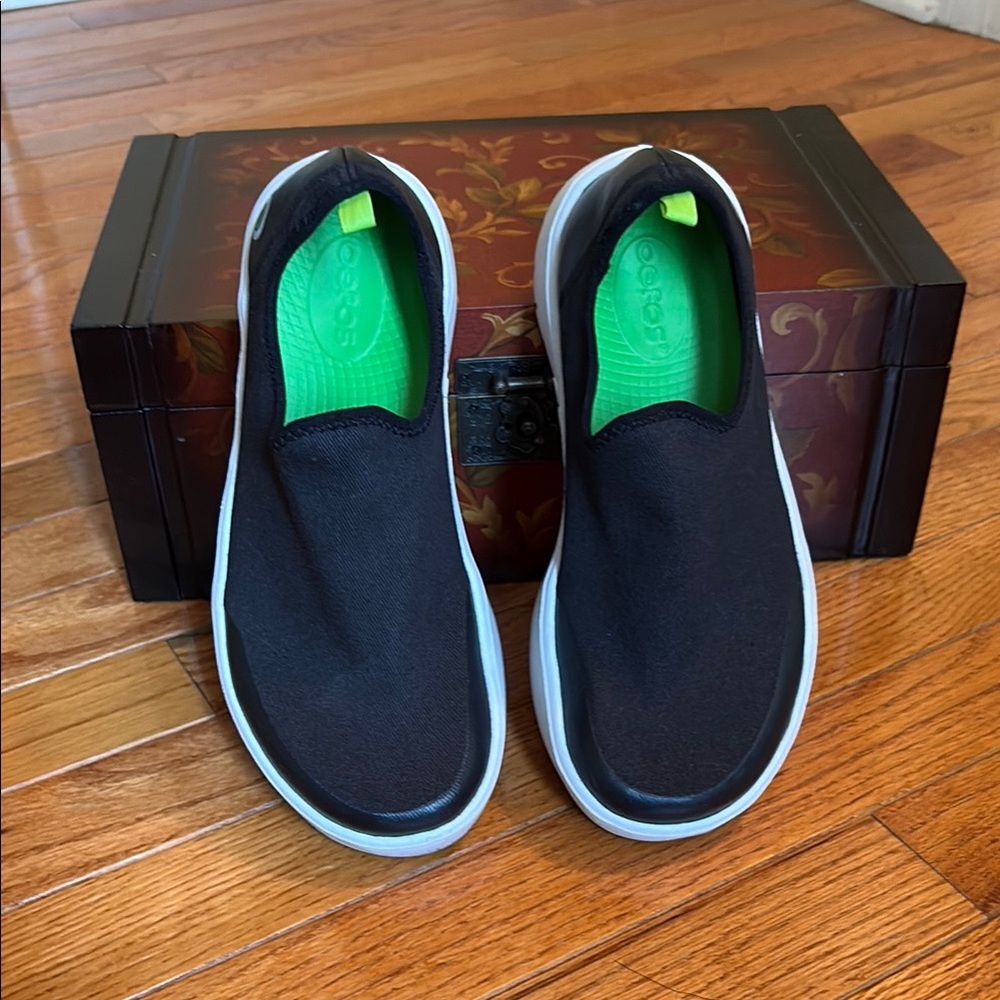 Oofos OOmg eeZee Black Casual Recovery Slip-On Loafers